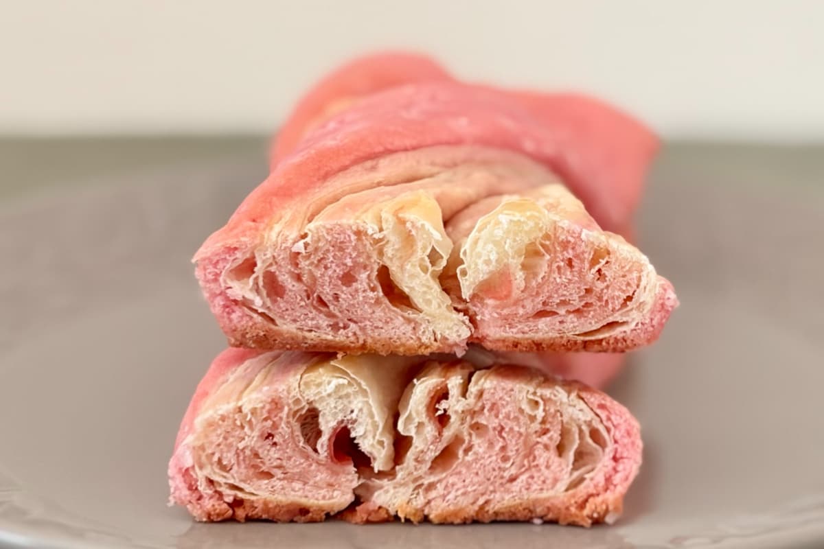 「食感が良い」「めっちゃ美味い」【セブン】いちごが香るデニッシュ登場