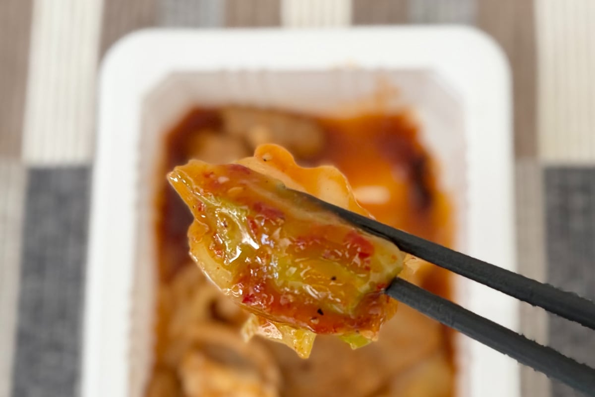 「あと引く旨さ」「お酒にも合います」【セブン】クセになる旨辛グルメ