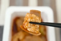 「あと引く旨さ」「お酒にも合います」【セブン】クセになる旨辛グルメ