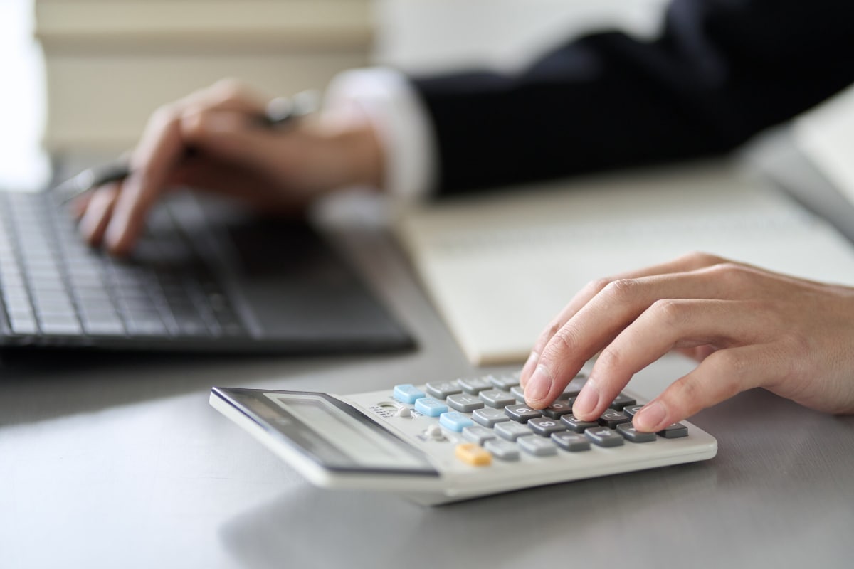 まさか同僚が……年収500万・27歳の会社員男性が社内で発見した信じられない事態