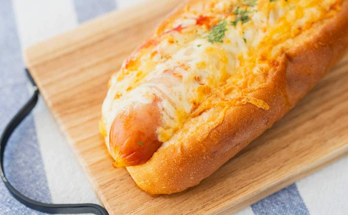 チーズ好き必見【セブン】新登場の「チーズの虜フランクドッグ」の満足感がヤバい