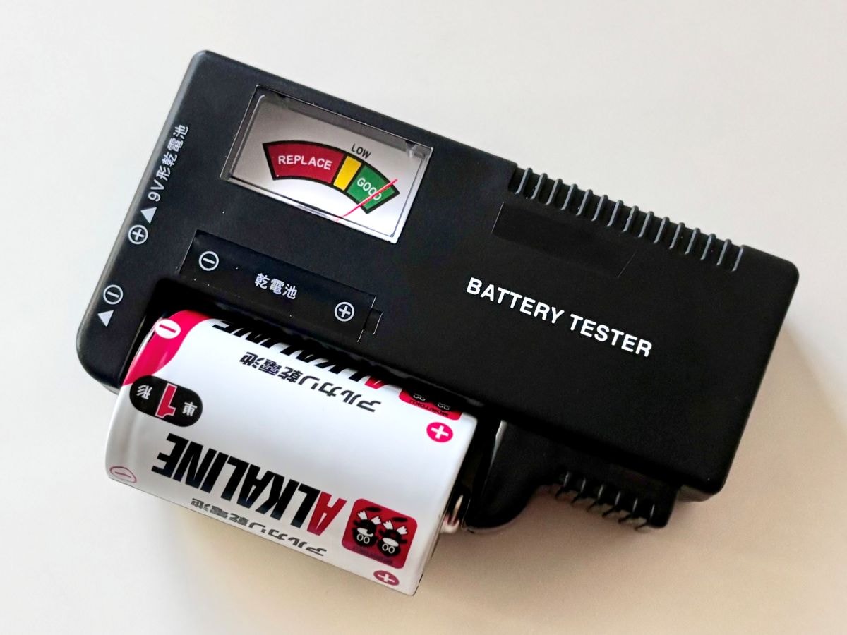 100均の電池ってこんなにあるの！？単一形からボタン電池、残量チェッカーまで一挙紹介