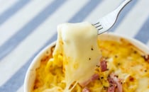 「めちゃうま」「カロリー…」【セブン】新作麺の大量チーズがたまらん！