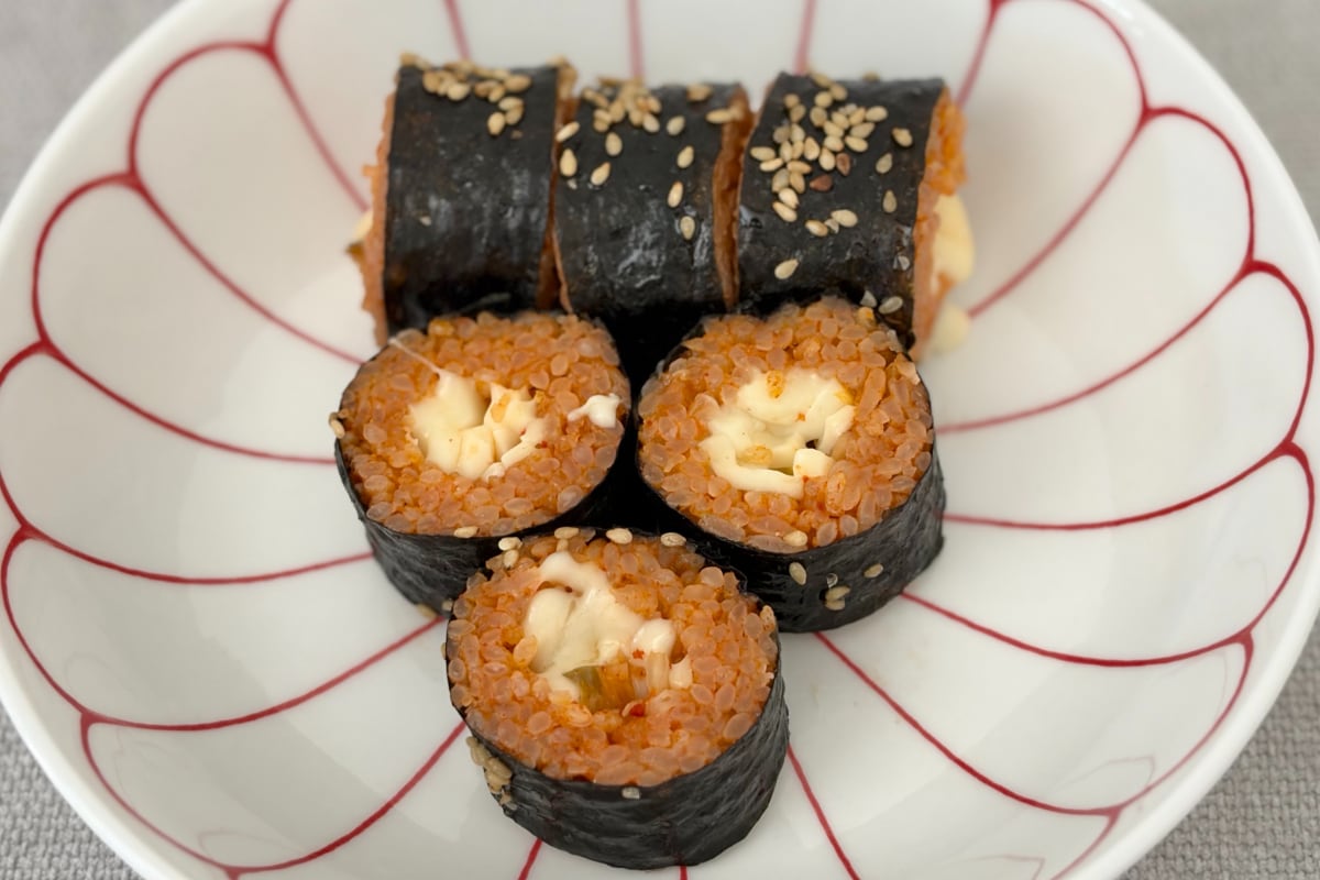 まろやかチーズにキムチの後味【ローソン】韓国風海苔巻きを食べてみた！