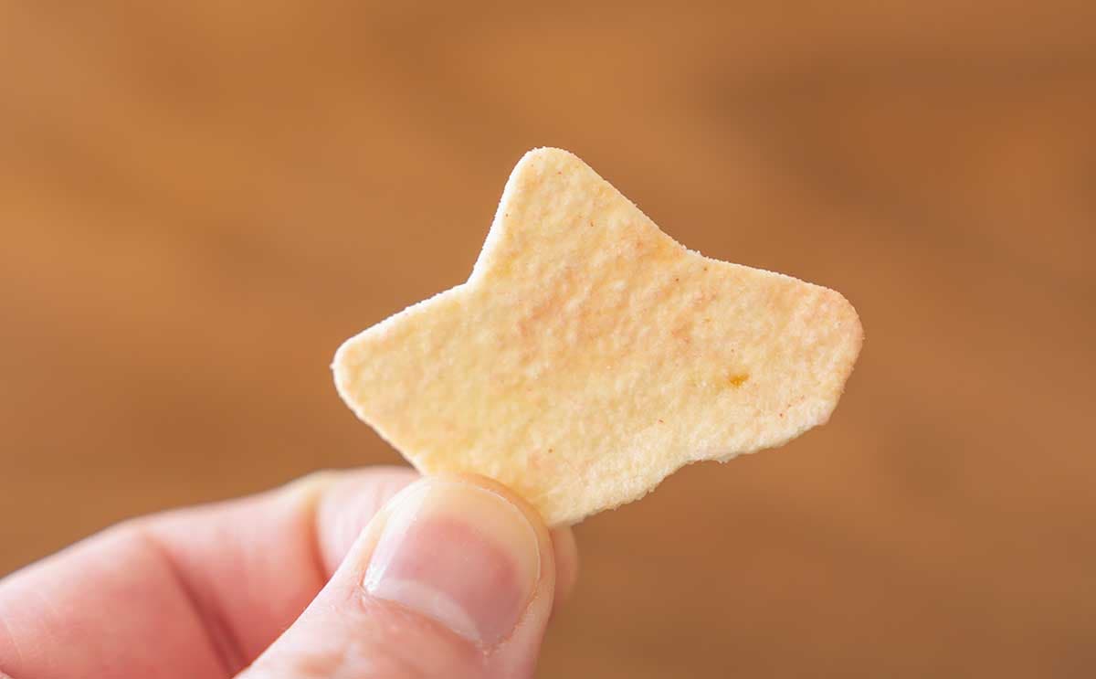 【限定】カルビーから梅味の新商品登場、ザクッと食感がクセになるスナック菓子とは