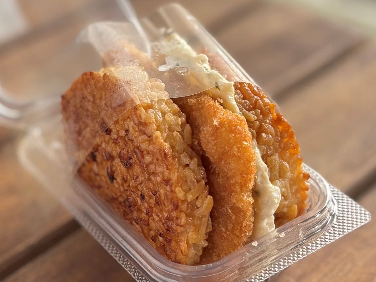 ボリューム満点の濃い味！【セブン】がっつり系ライスバーガーが凄い