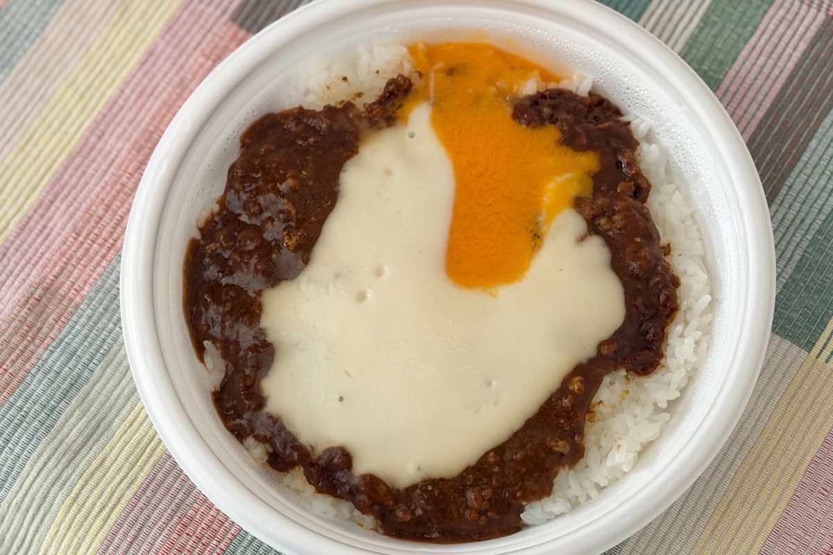 スパイスがきいてて絶品！【ファミマ】人気店の監修グルメは本格派の味