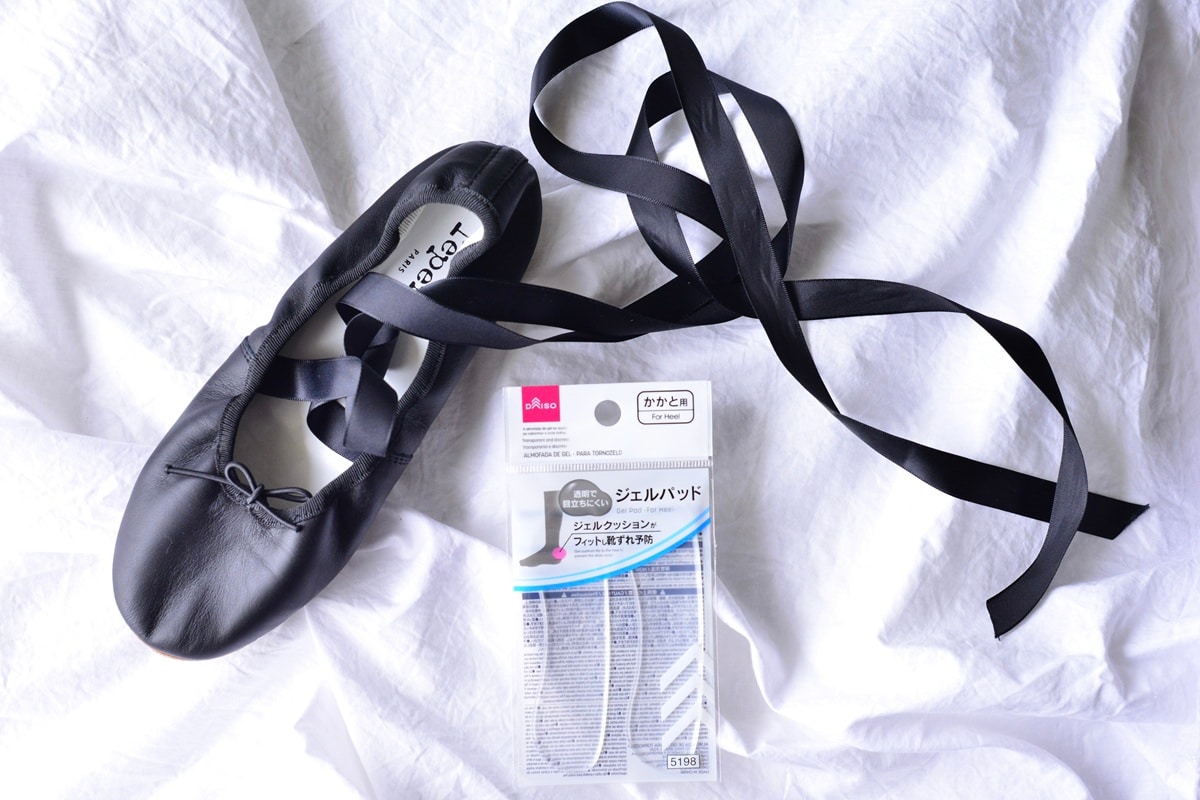 靴擦れ防止は100均でできる！テープやパッドでかかとや小指を守ろう