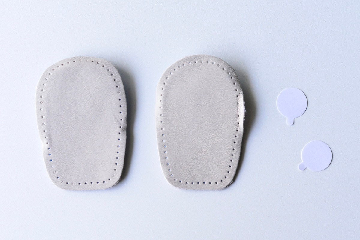 靴擦れ防止は100均でできる！テープやパッドでかかとや小指を守ろう