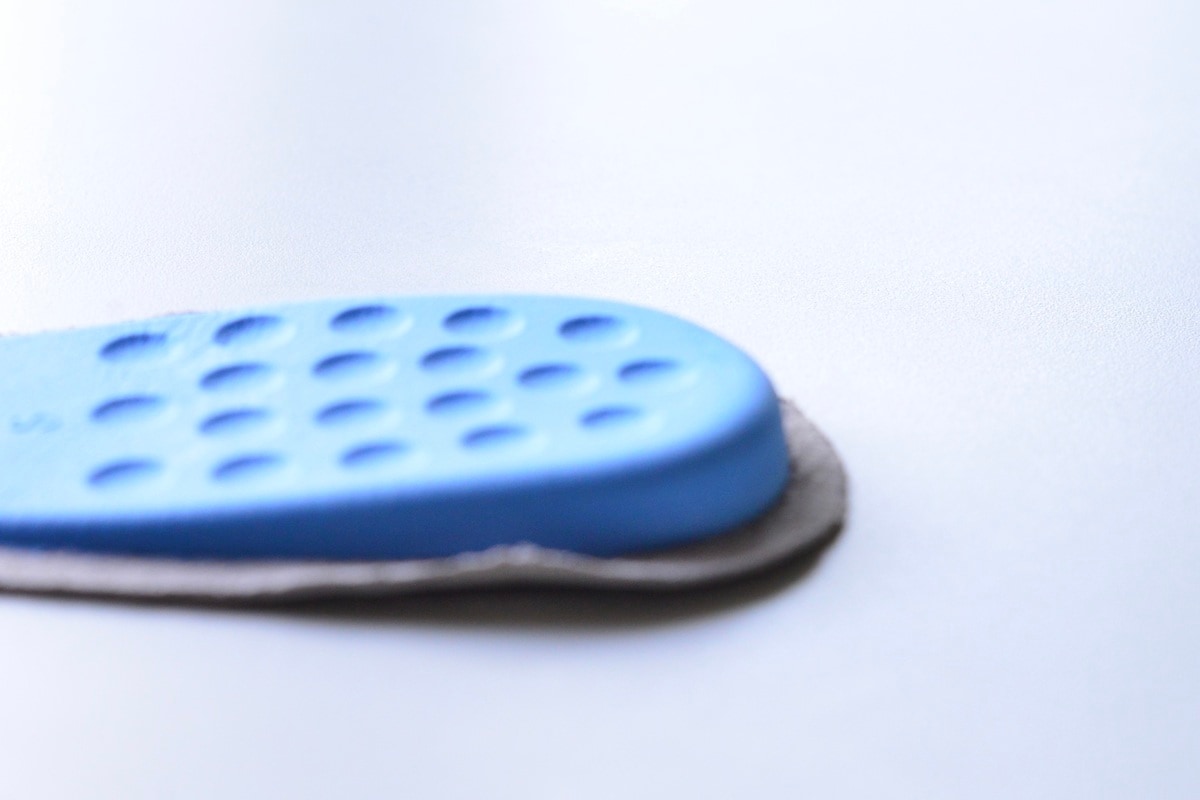 靴擦れ防止は100均でできる！テープやパッドでかかとや小指を守ろう