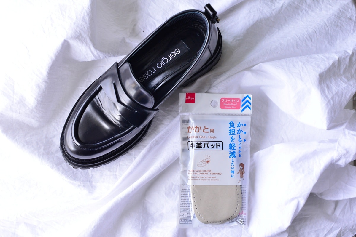 靴擦れ防止は100均でできる！テープやパッドでかかとや小指を守ろう