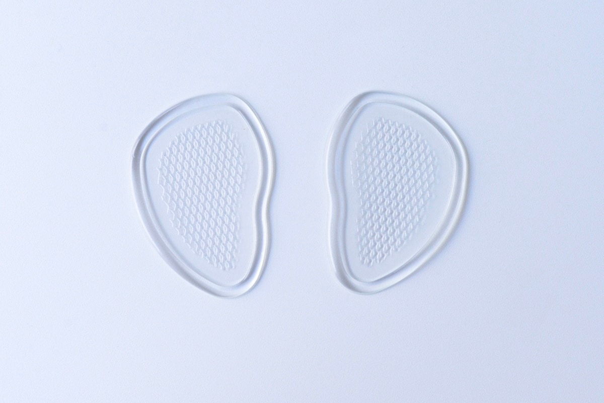 靴擦れ防止は100均でできる！テープやパッドでかかとや小指を守ろう