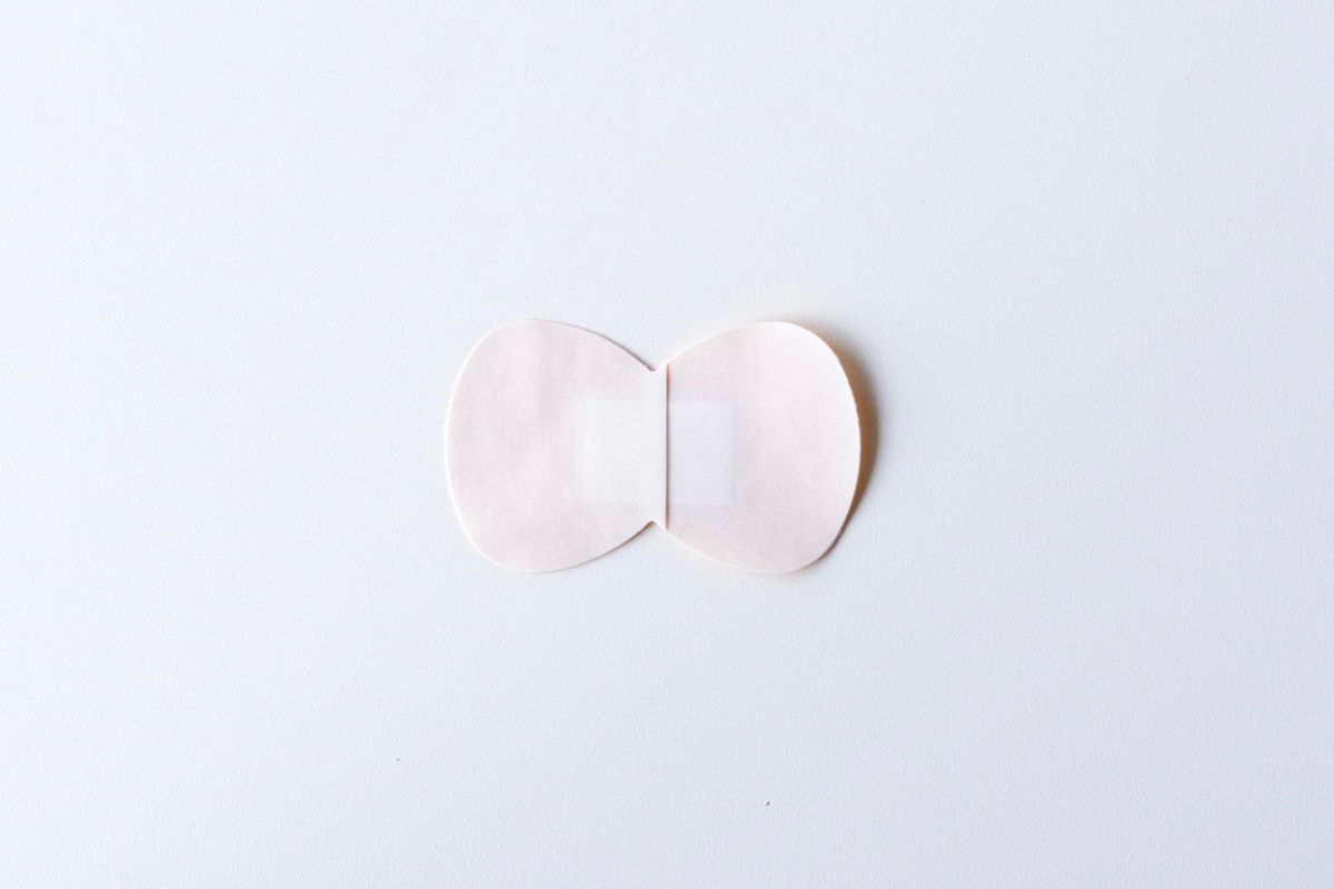 靴擦れ防止は100均でできる！テープやパッドでかかとや小指を守ろう