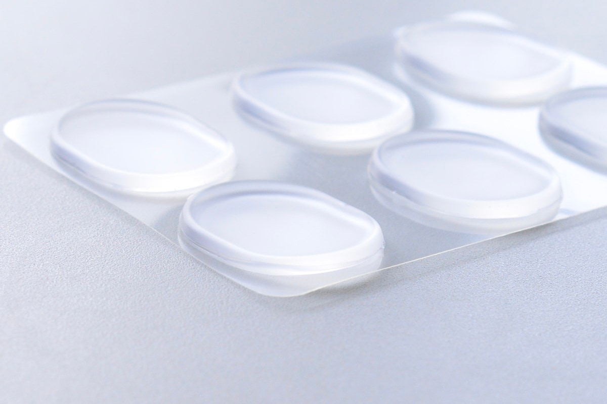 靴擦れ防止は100均でできる！テープやパッドでかかとや小指を守ろう