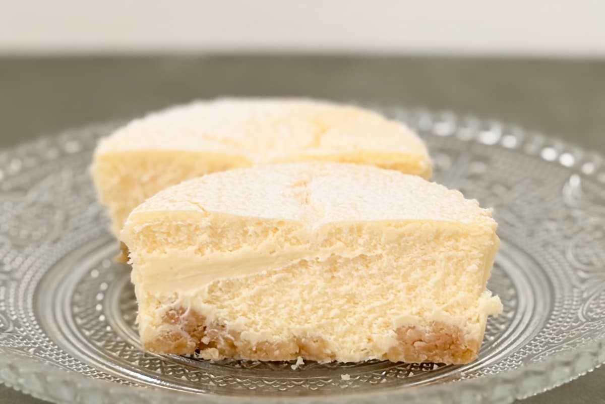 「滑らかな食感と濃厚なコク」「うま」【セブン】の真っ白ケーキの味は？