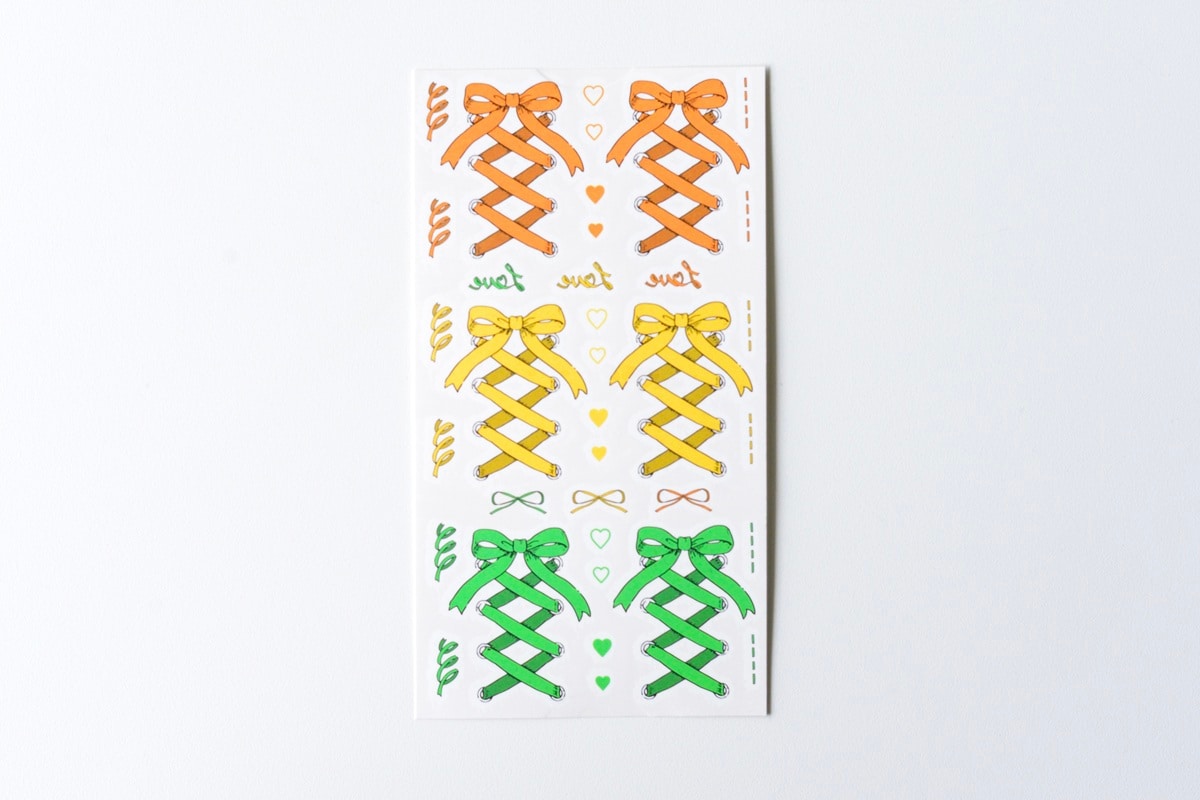 タトゥーシールは100均で売ってる?【セリア・ダイソー】使い方も解説