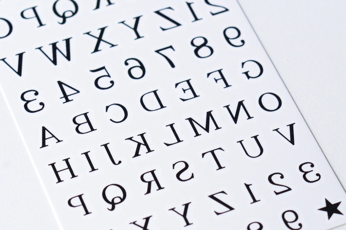 タトゥーシールは100均で売ってる?【セリア・ダイソー】使い方も解説