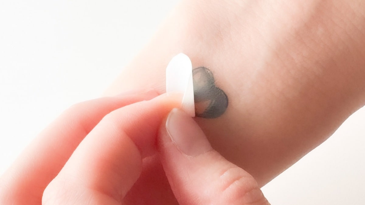 タトゥーシールは100均で売ってる?【セリア・ダイソー】使い方も解説