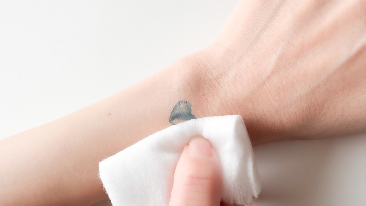 タトゥーシールは100均で売ってる?【セリア・ダイソー】使い方も解説