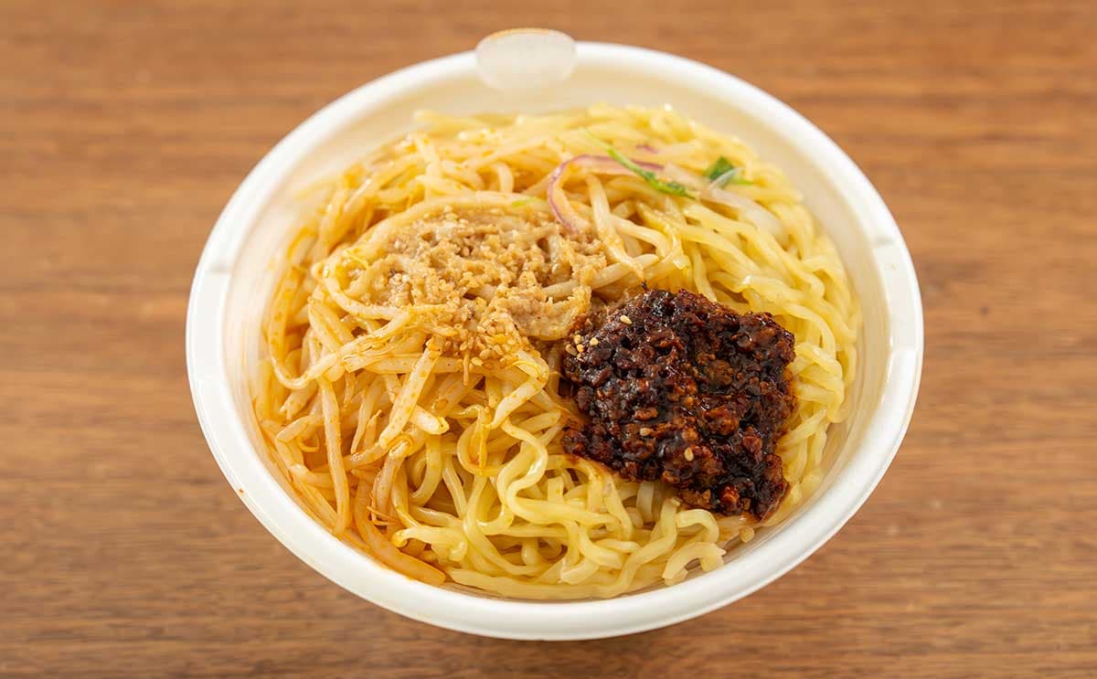 「飽きるまで食べる」「飲み干せる」【セブン】味変できる新作ラーメンにハマる