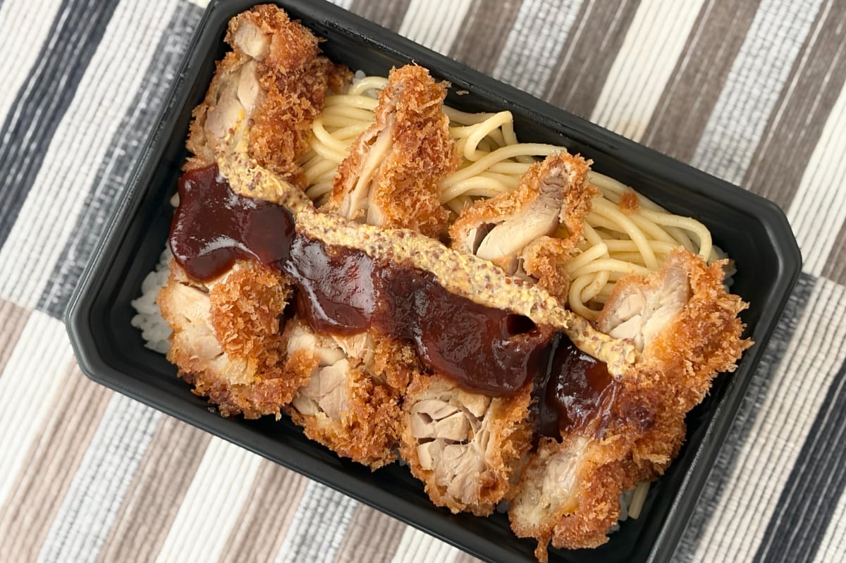 ボリュームすごっ!【ローソン】893kcalの豪快すぎるお弁当が登場