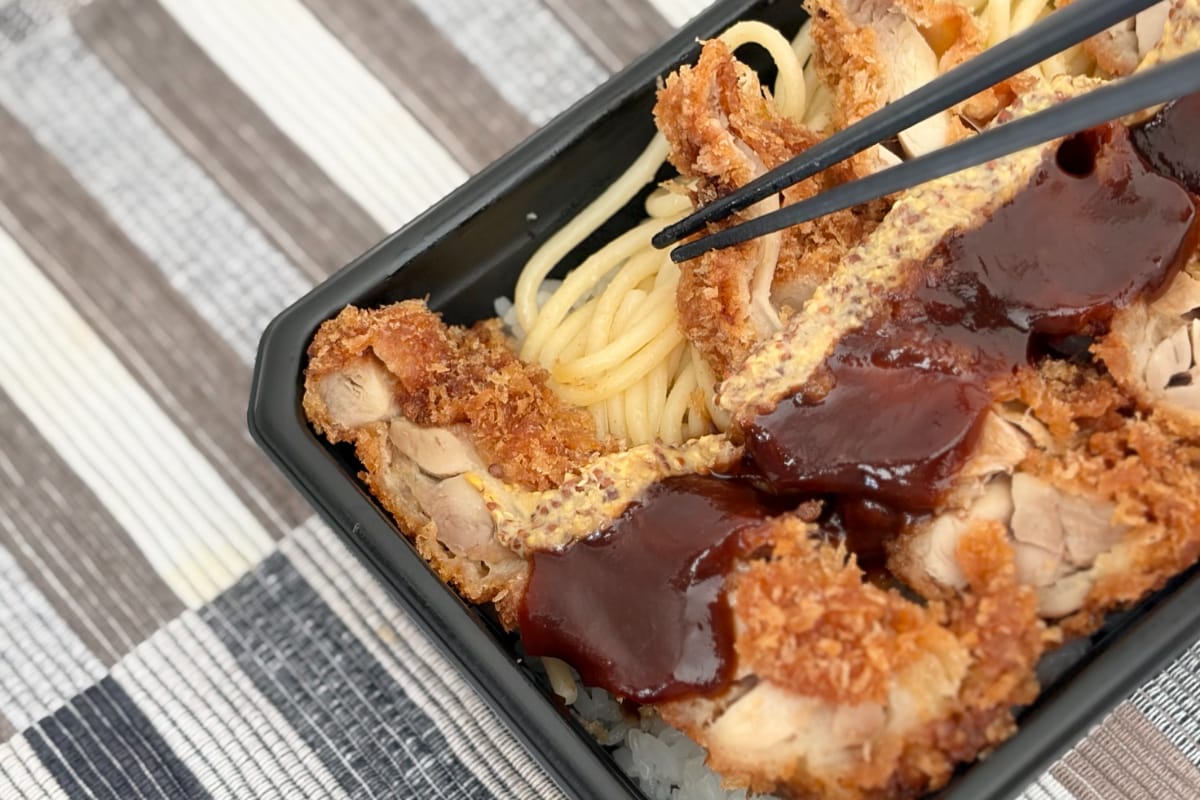 ボリュームすごっ!【ローソン】893kcalの豪快すぎるお弁当が登場