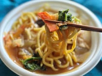 8種の具材で大満足！【ファミマ】有名チェーン店監修のあんかけ焼そばが再登場