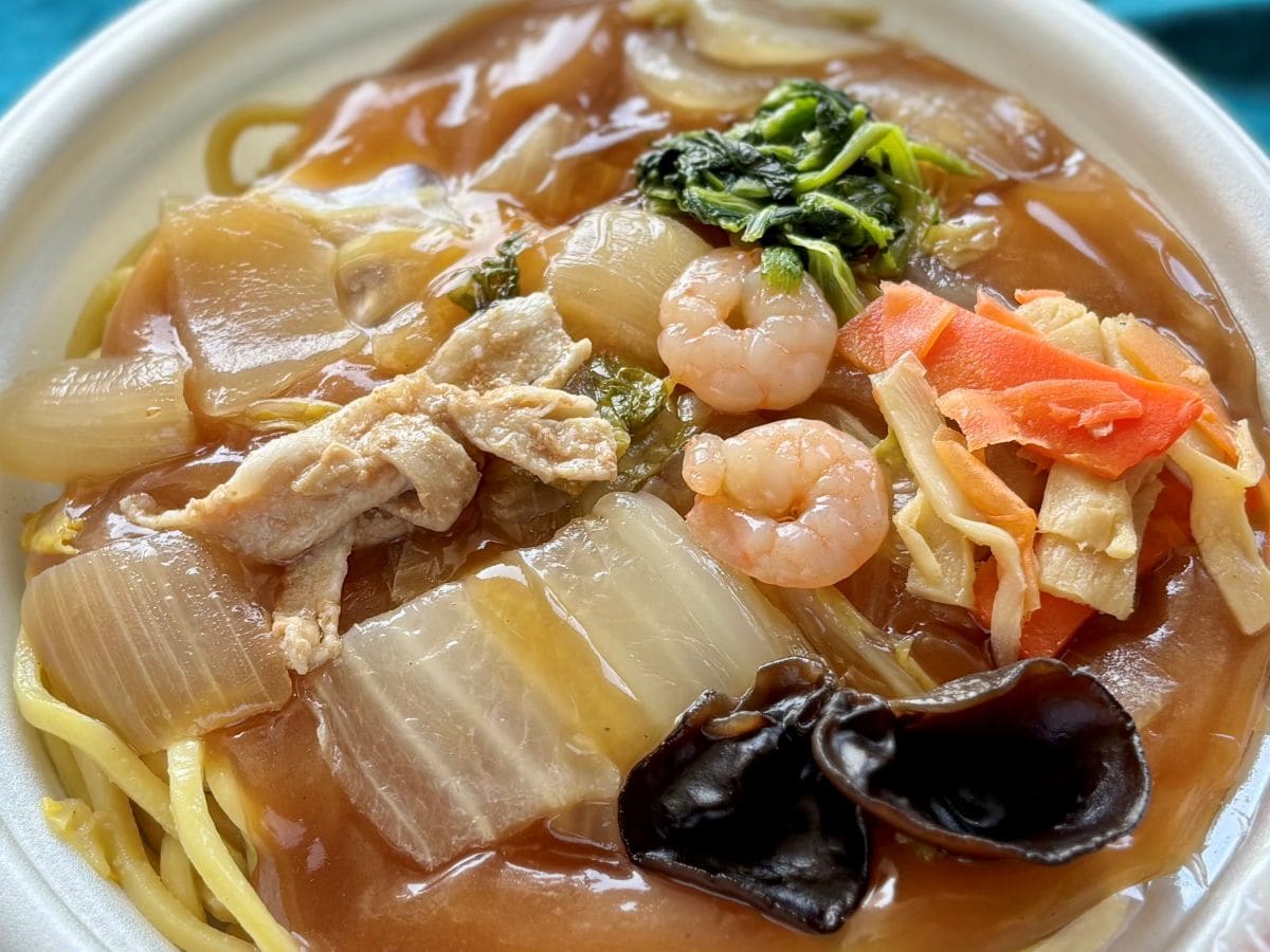 8種の具材で大満足!【ファミマ】有名チェーン店監修のあんかけ焼そばが再登場