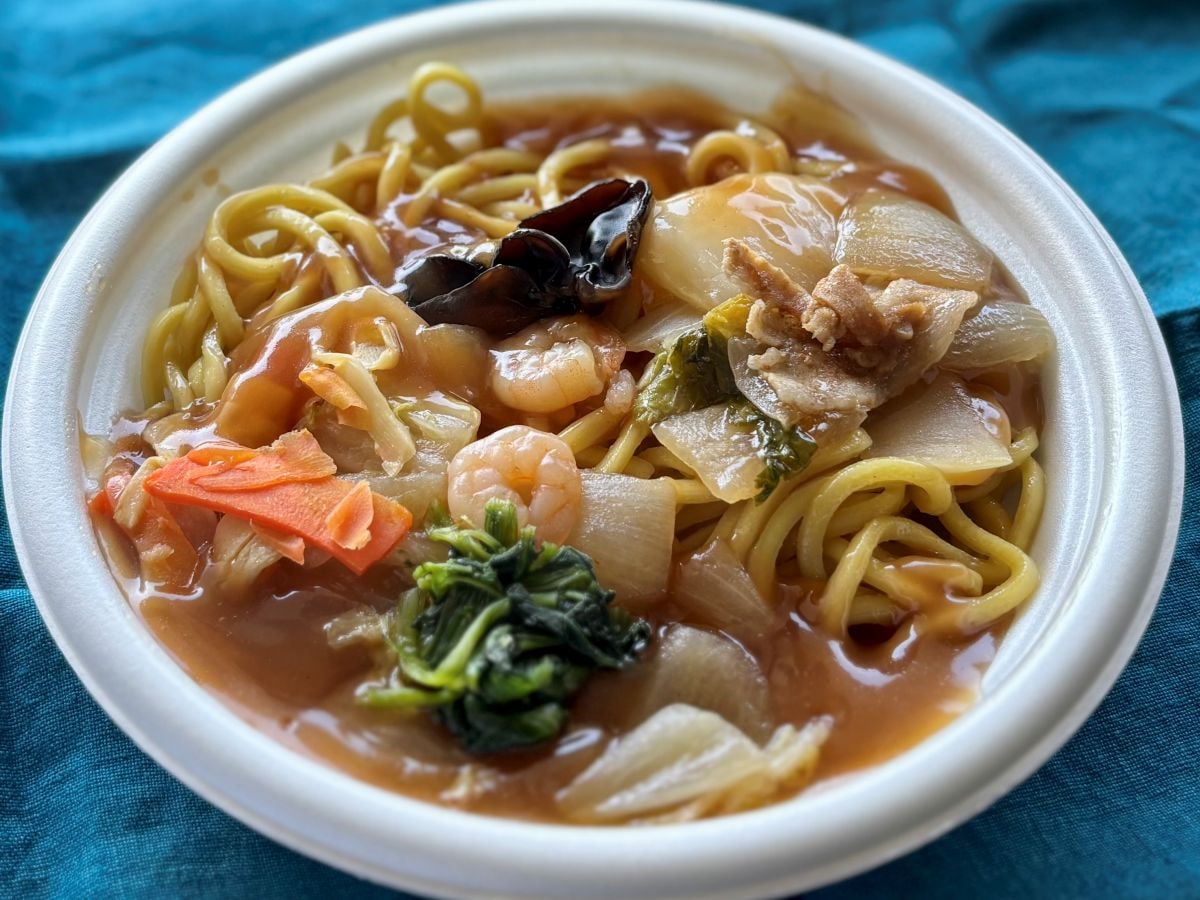 8種の具材で大満足!【ファミマ】有名チェーン店監修のあんかけ焼そばが再登場