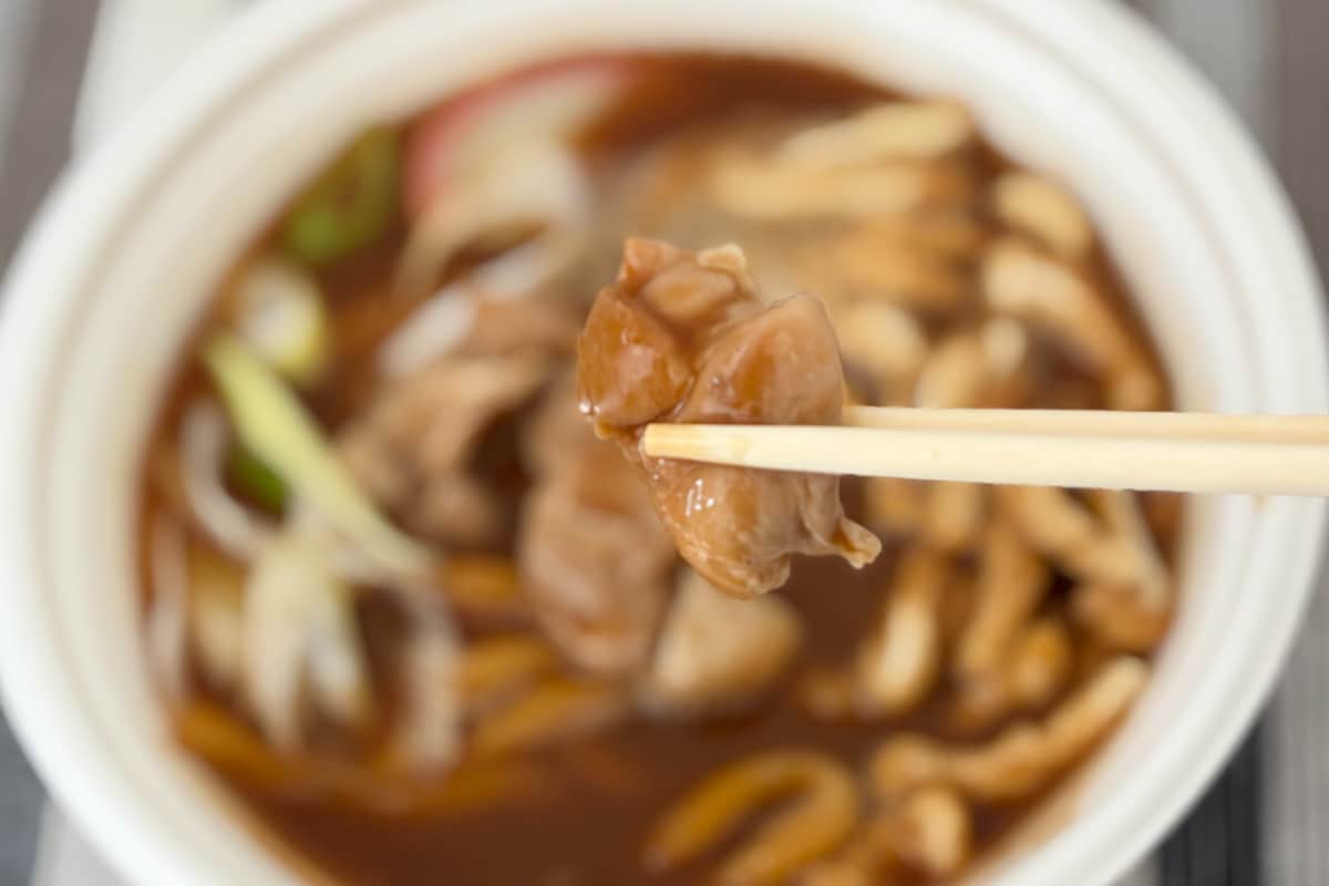 寒い日はこれで決まり!【ファミマ】のうどんは濃厚味噌がたまらん一杯