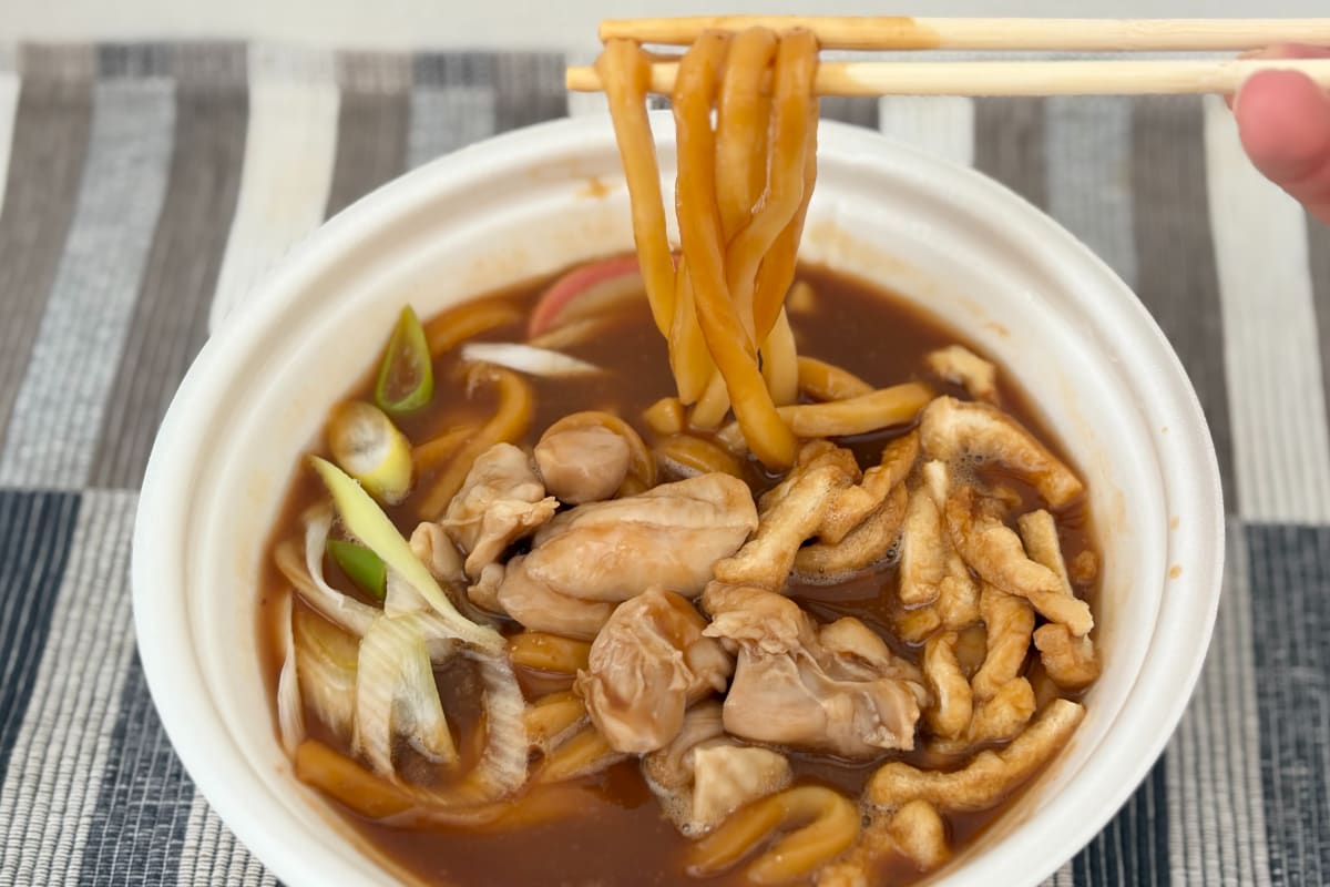 寒い日はこれで決まり!【ファミマ】のうどんは濃厚味噌がたまらん一杯