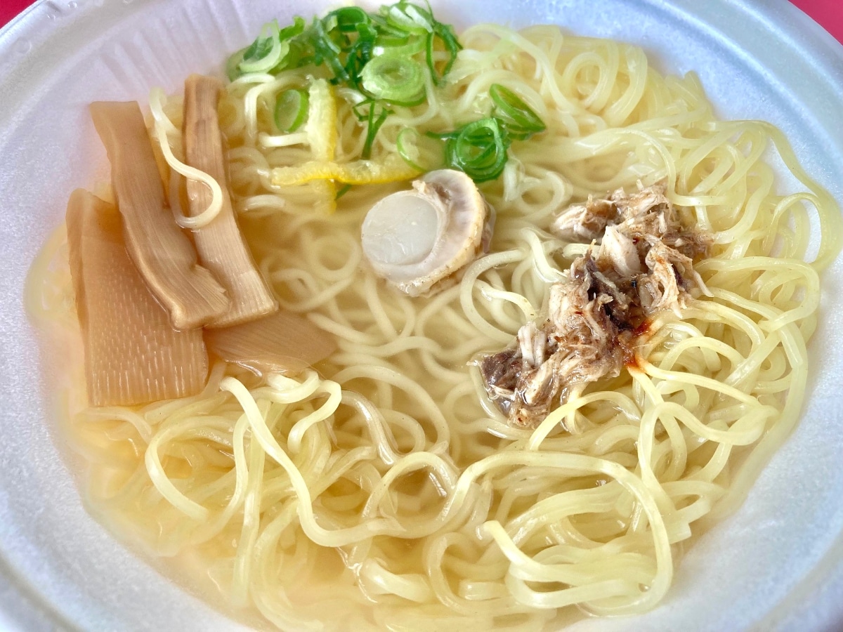 ホタテの旨味しっかり!トッピングが斬新?【ファミマ】「ほたて日和」監修の塩ラーメン