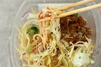 ヘルシーなのに満足度高め！【ファミマ】トマト味もおいしいパスタサラダ