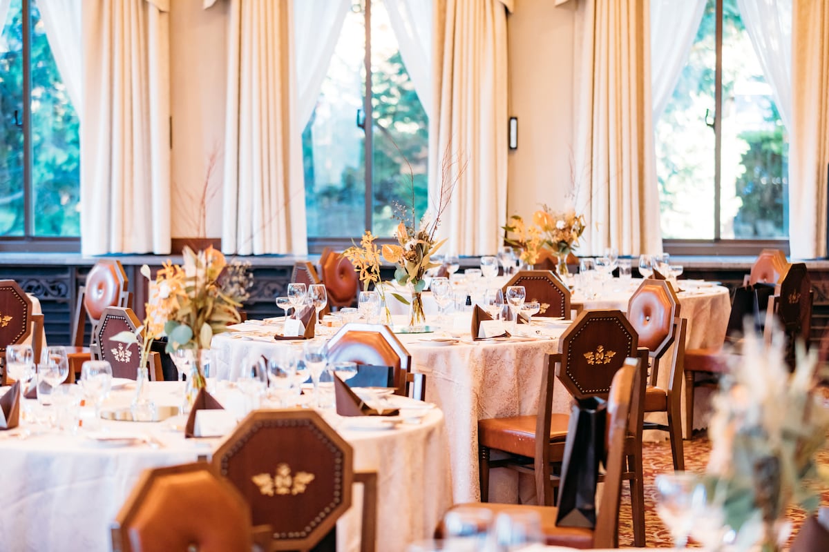 高級店で漂う『異臭』の正体に絶句…!義家族の旅行代を“カード全額払い”した嫁を襲った『封筒の中身』の衝撃