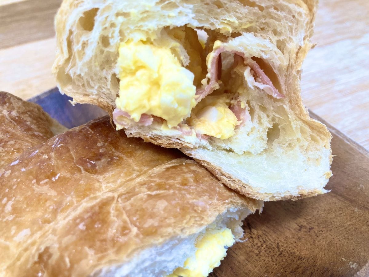 パン屋さんの味と言っても過言ではない！？【ローソン】シンプルだけどめちゃくちゃハマる新作パン