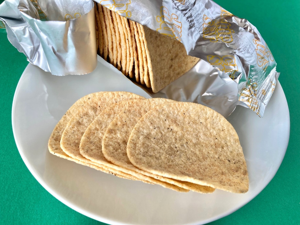 ブラックペッパーがじんわり効いてくる！？【セブン】スパイシーな味わいの新作チップスター！
