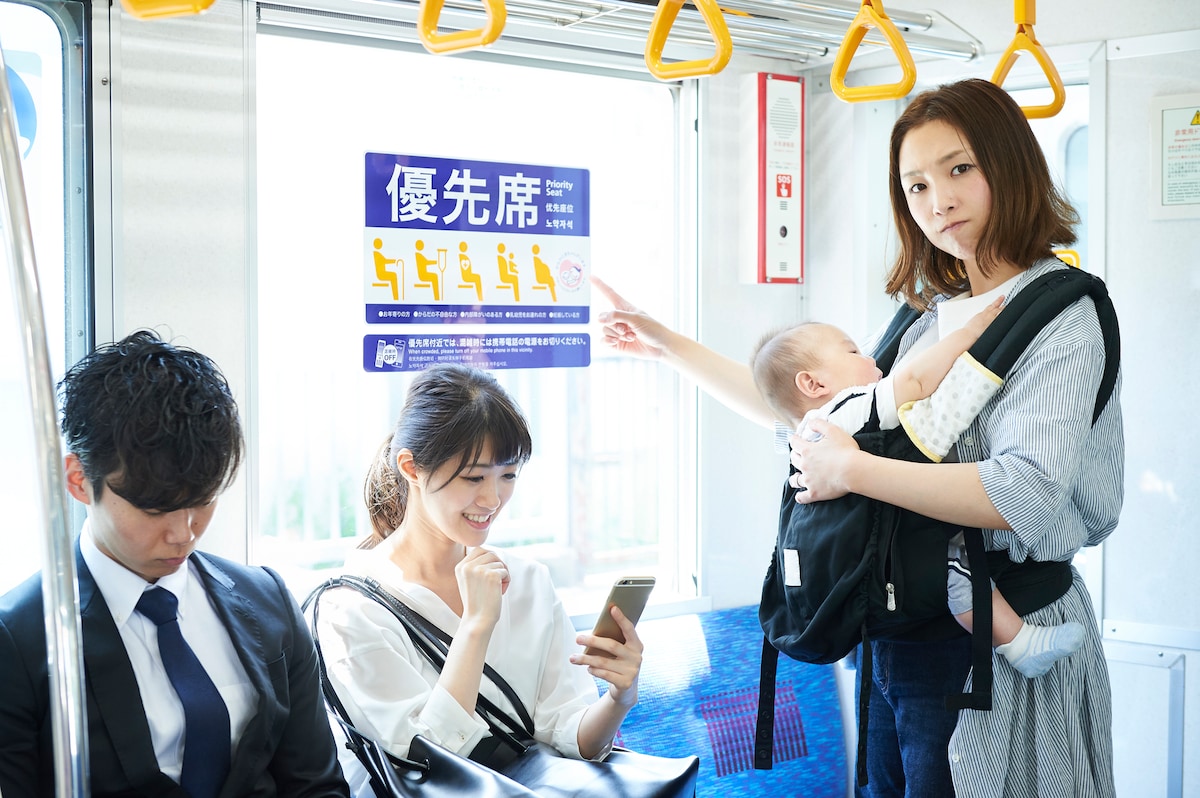 身重の嫁に『席を譲れ』と迫る老人の末路。義母への『夫の悪口』誤送信事件と、300円で家が片付く神アイテム