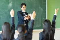 あの人も『先生』だった!? 教員免許を持つ驚きの芸能人ランクと、篠田麻里子を襲う“神7”時代の深刻な後遺症