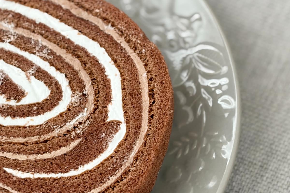 この食感はズルい……【ローソン】大きくて甘いのに一瞬で消えるケーキ