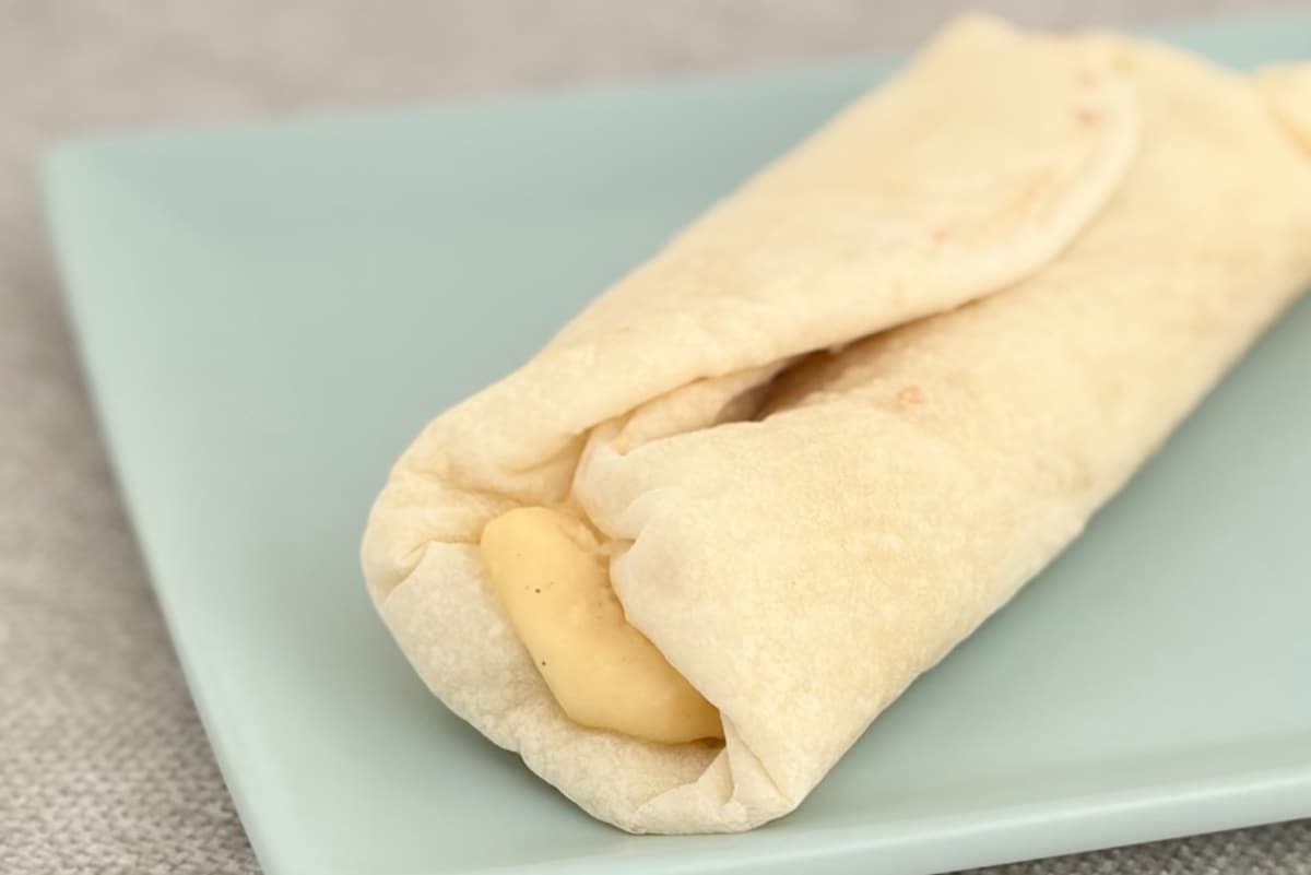 甘じょっぱくて食べ応えもあり！【ローソン】デザートにもなるピザロール