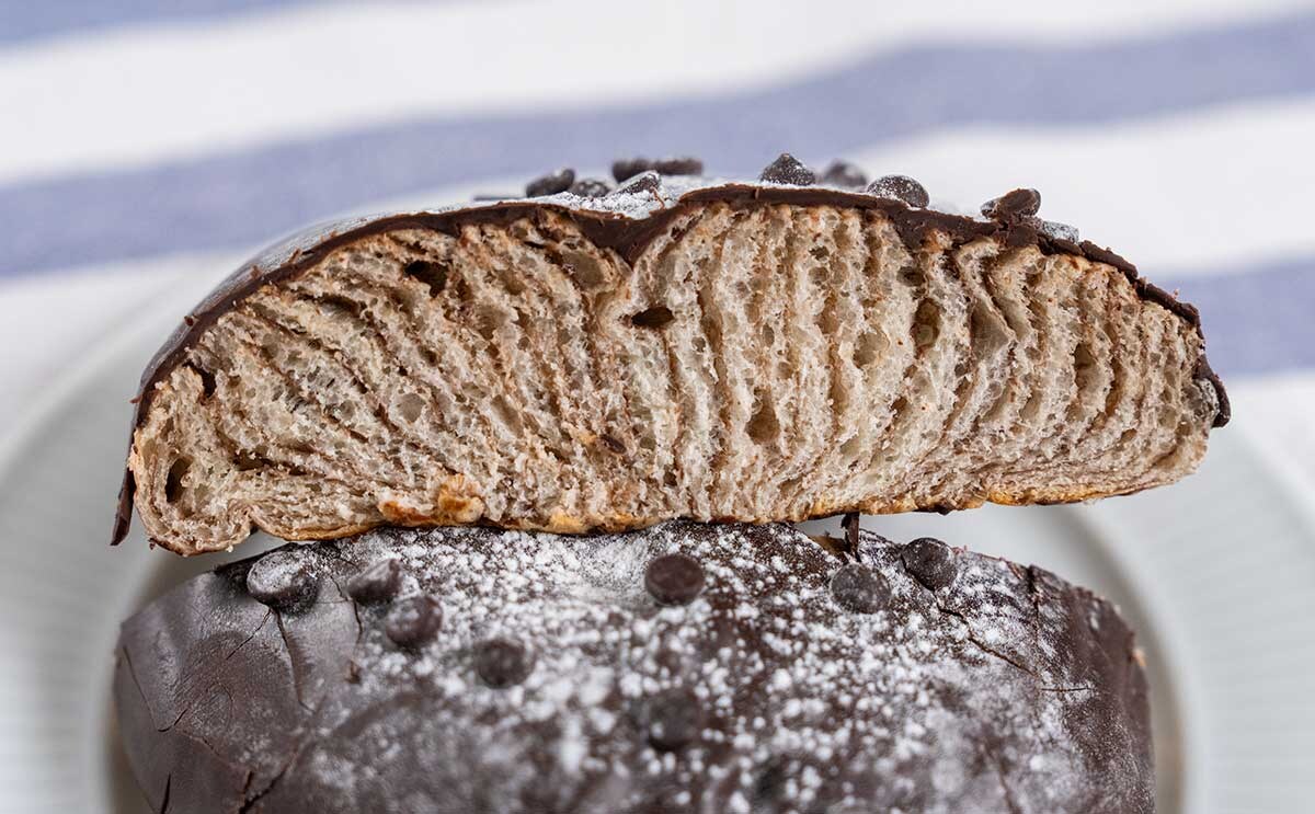 食べた瞬間“当たり”を確信【セブン】新作パンが驚くほど美味い | ママテナ