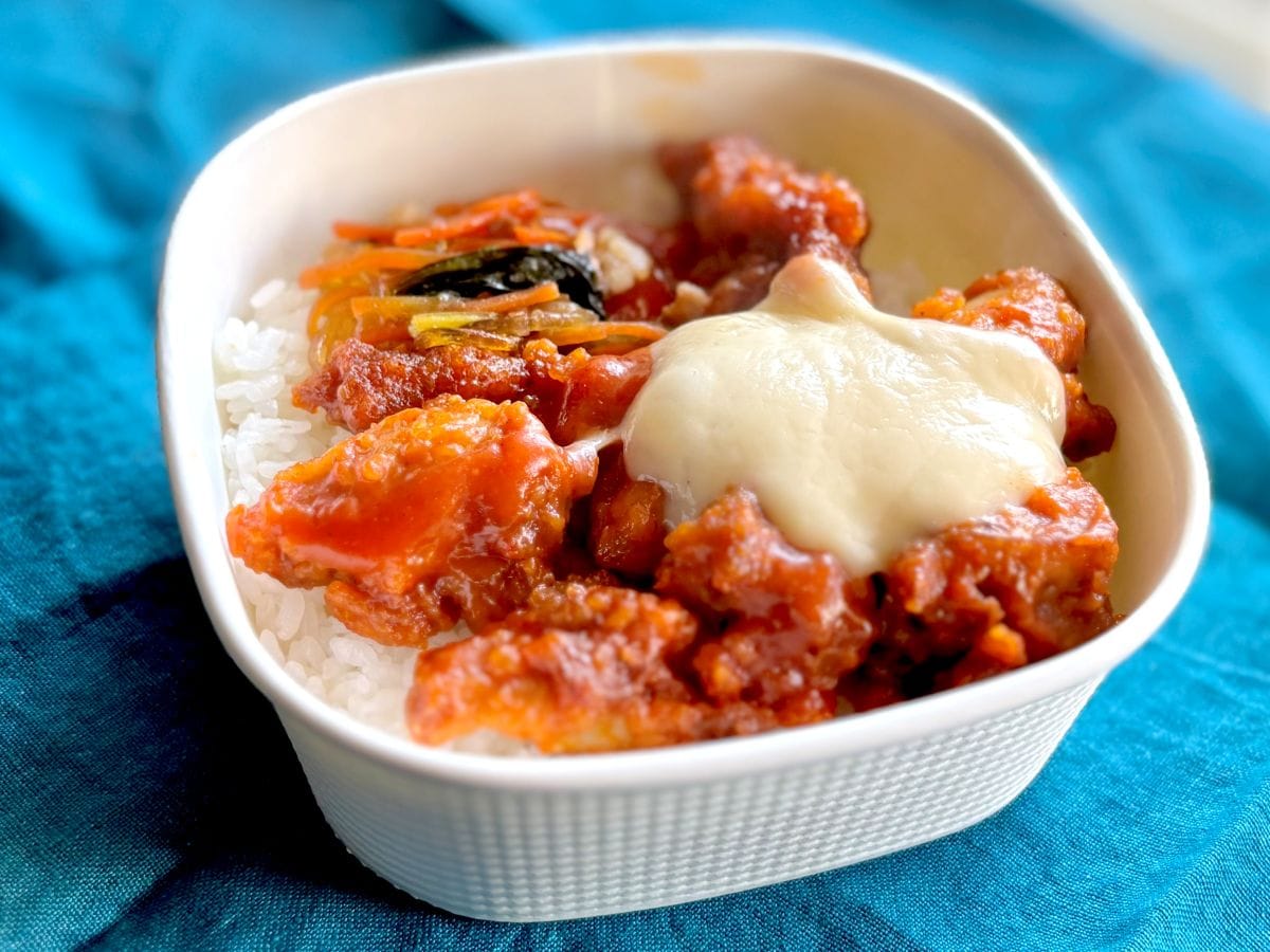 韓国好きは絶対食べて！【セブン】話題のヤンニョム丼がウマすぎた