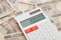 「修行僧のよう」な暮らしで貯蓄2000万！小学生時代のアウターを着続ける年収150万・自営業40歳男性の生活