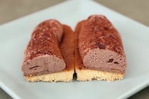 甘さとふわサク食感が贅沢！【ファミマ】の新作は250円なのに本格派