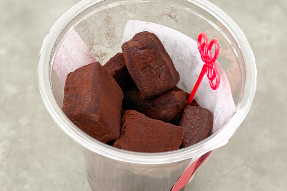 この口どけはズルい……【セブン】の「うますぎる」カップスイーツって？