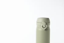 「これ、小さすぎない？」サーモスの10cm水筒がバカ売れする納得の理由。家族旅行を2時間で切り上げる夫⇒翌日正座で謝罪！？