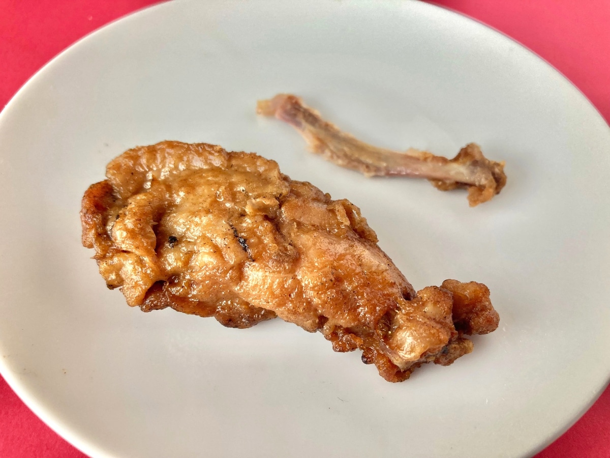 濃い味付けでおつまみにもぴったり！！【ファミマ】ガツンとスパイシーな骨付きチキン