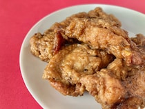 濃い味付けでおつまみにもぴったり！！【ファミマ】ガツンとスパイシーな骨付きチキン