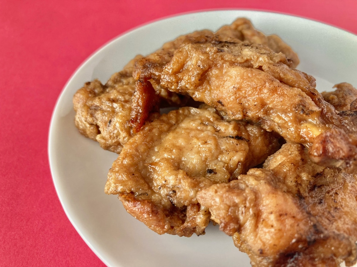 濃い味付けでおつまみにもぴったり！！【ファミマ】ガツンとスパイシーな骨付きチキン