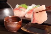 「私がおかしいの…？」義実家のお刺身で感じた違和感の正体とは。焼肉食べ放題での夫の無神経な行動に「パパは……」